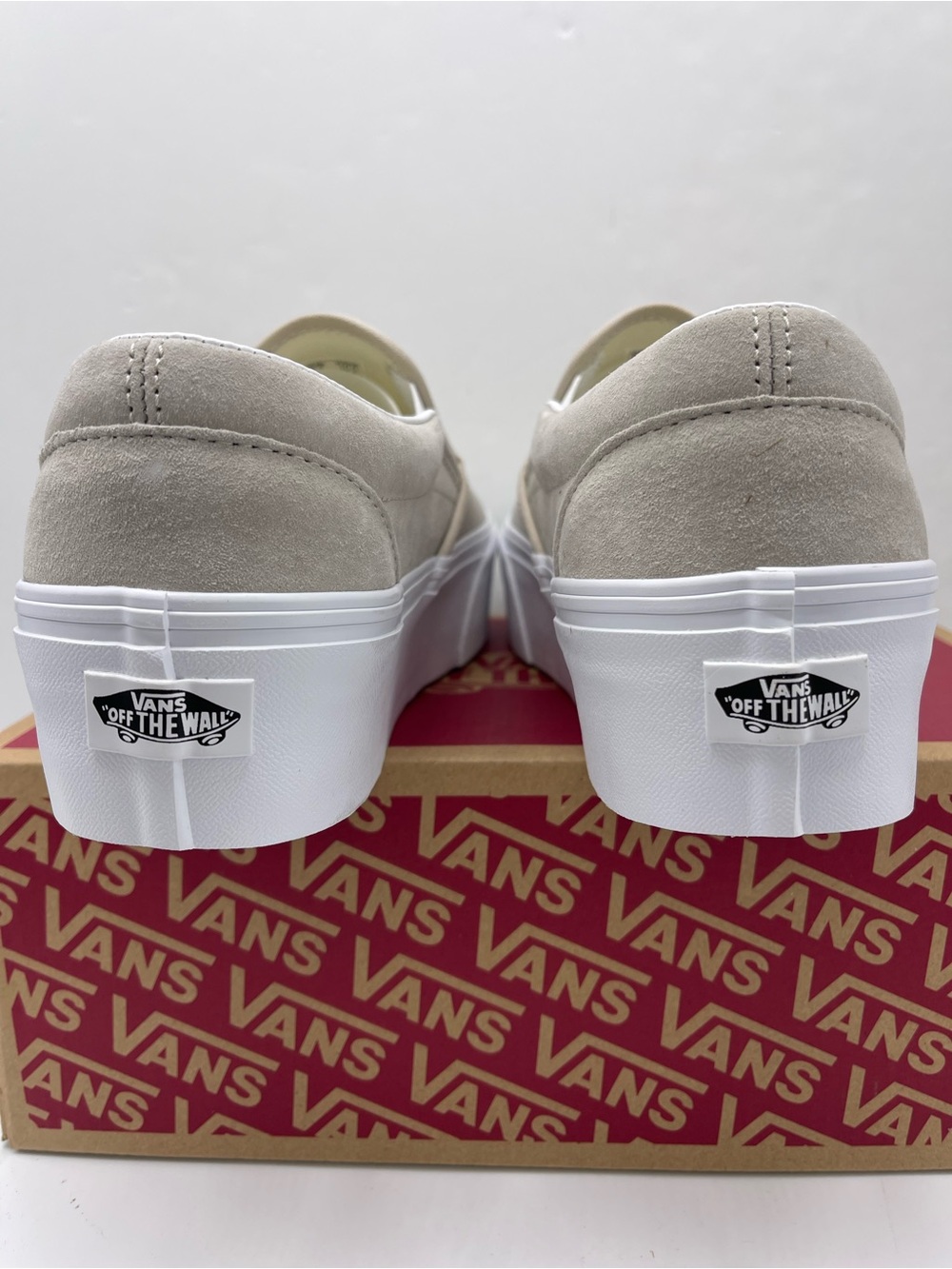 Vans Classic Slip-On Stackform
NUBUCK OATMEAL
VN000E8C2N1 Platform Sneakers - Picture 10 of 16